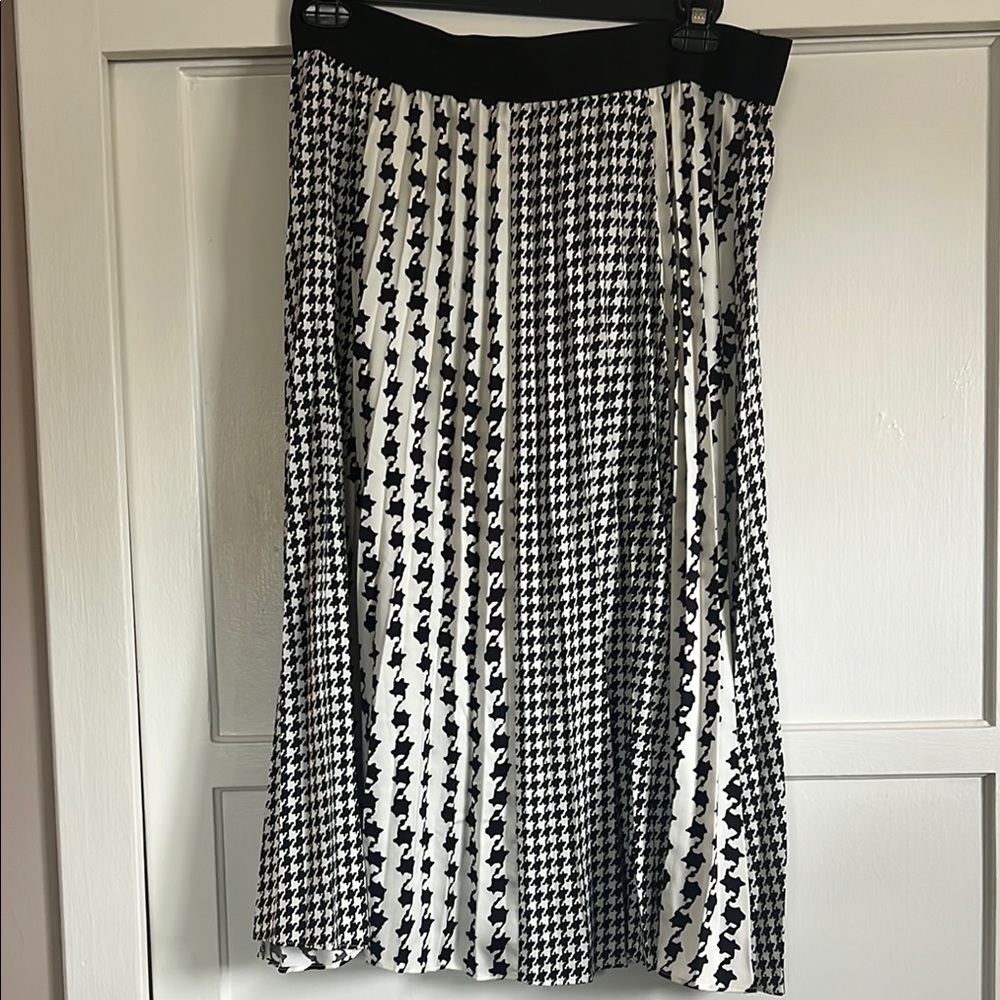 New York & Company Black and White Midi A-Line Skirt